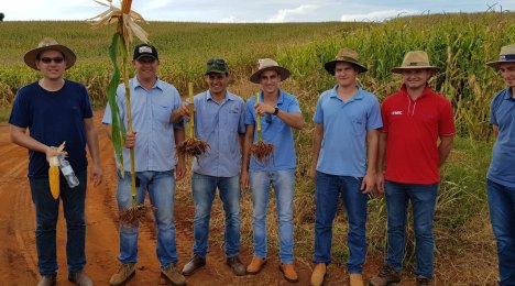 COMTUL realiza tour técnico em parceria com a Pioneer e a Fornutri Fertilizantes